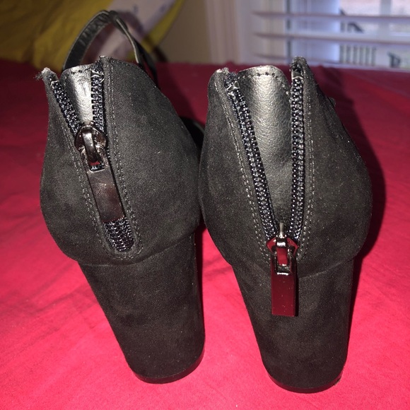 Size 11 Black Heels. Never Worn - Picture 2 of 2
